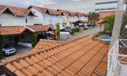 Casa em Condomínio para Locação em Cotia, Granja Viana, 3 dormitórios, 1 suíte, 3 banheiros, 2 vagas