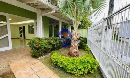 Casa em condomínio fechado com 4 quartos à venda na Rua Aquarius, Barra de Macaé, Macaé, 222 m2 por R$ 950.000
