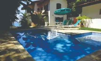 Sobrado Paradisíaco no Verde Mar: Conforto e Luxo à Beira-Mar