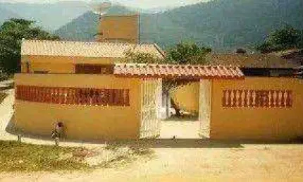 Casa de Esquina a 250m da Praia do Sapê em Ubatuba - 4 Suítes e 7 Vagas