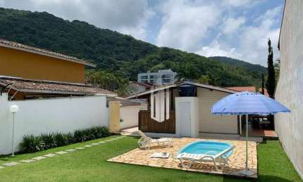 Casa com Piscina  à Venda na Praia Toninhas em Ubatuba/SP