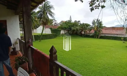 Propriedade Exclusiva de 1.815m² - Oportunidades de Investimento na Praia do Arrastão