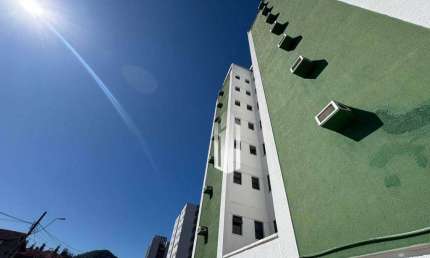 Cobertura duplex exclusiva a 200 m da praia com lazer completo e alto padrão.