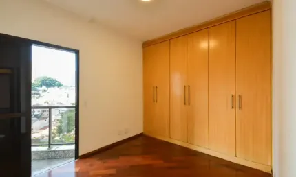 Amplo apartamento de 123m², com 3 dormitórios e ótima orientação solar – Edifício Andorra