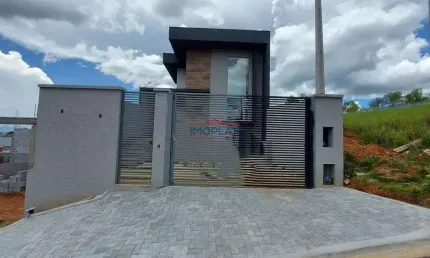Casa à venda  com - 3 dormitórios, sendo 1 suíte; 96,60 m² em ótima localização,