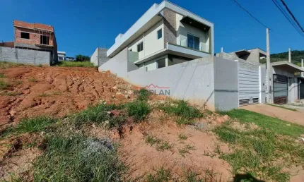Terreno com 200 m² em ótima localização, próximo ao comércio local da região em