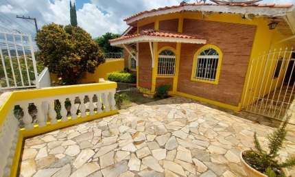 Casa com 3 quartos à venda no Centro, Piracaia 