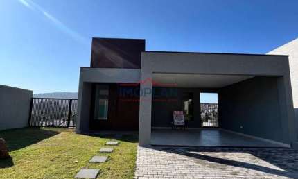 Casa à venda com 3 dormitórios, 3 suítes e piscina no Condomínio Buona Vita Gold