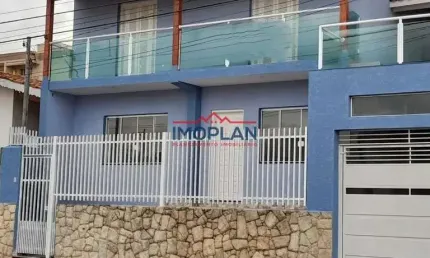 Linda casa com 3 Dormitórios sendo 1 suíte 230m²  em uma ótima localização de At