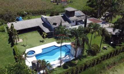 Linda casa  com - 5 dormitórios sendo 5 suites, suite master com hidromassagem c