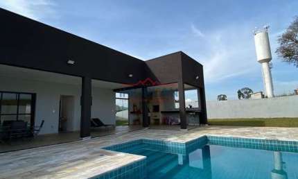 Casa térrea à venda com 4 Dormitórios 4 suítes com piscinaem condomínio fechado
