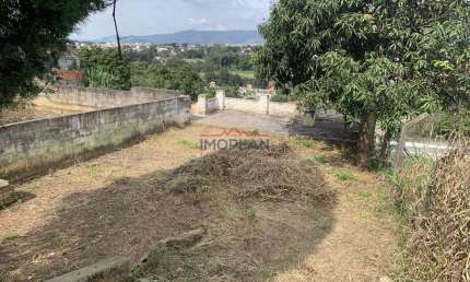 Terreno à venda bem localizado com 680 m² próximo ao comércio local da região  e