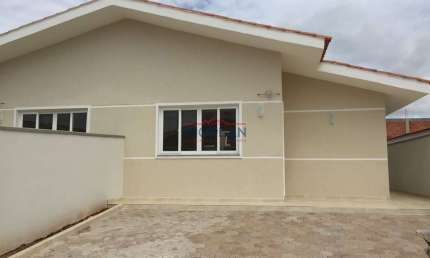 Casa  a venda com -em condominio fechado uma ótima localização em Bom Jesus dos
