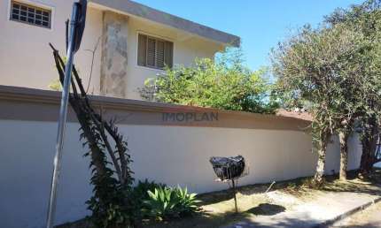 Linda casa à venda com 4 Dormitórios sendo 1 suíte e piscina  em uma ótima local