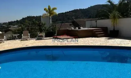 Casa para venda/locação com 4 suítes em condomínio alto padrão