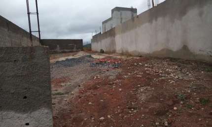 Terreno à venda com 200 m ²em ótima localização, próximo ao comércio local da re