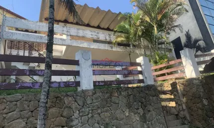 Casa à venda  e locação com 3 dormitórios  com 256,16  m² em ótima localização e