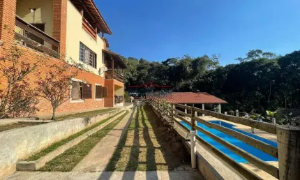 Chácara  à venda com 4 Dormitórios 4 suítes com 390 m² com piscina em ótima loca