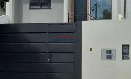 Casa em Atibaia,  03 dormitórios sendo 01 suíte,  2 vagas de garagem , pé direit