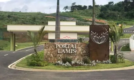 Terreno em condomínio fechado em bom jesus dos perdões, 300m com topografia plan