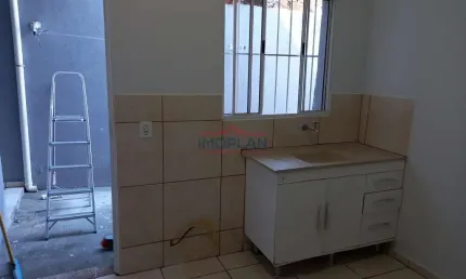 Salão  à venda com 60 m² e um apartamento em cima   com 2 Dormitórios e 4 Kitnet