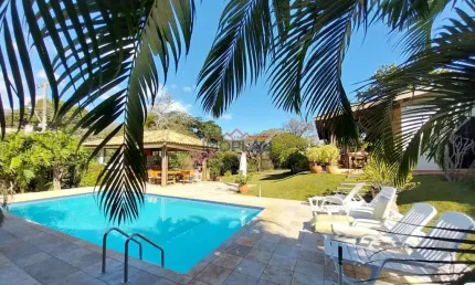 Casa à venda com 5 Dormitórios 3 Suítes e Piscina na Vila Petrópolis - Atibaia/S