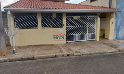 Casa  com 3 Dormitórios com 233,11 m² com churrasqueira em ótima localização em