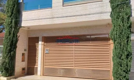 Casa à venda a com 3 Dormitórios sendo 3 suítes em bairro tranquilo de Atibaia-