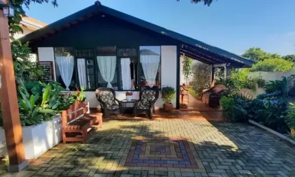 Casa térrea em atibaia em estilo campestre - jardim dos pinheiros