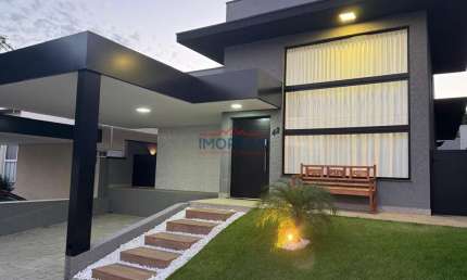 CASA TÉRREA EM CONDOMINIO FECHADO COM PORTEIRA FECHADA