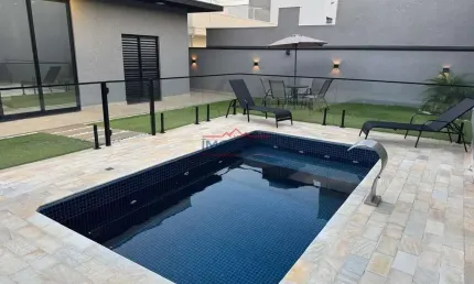Casa térrea em condominio fechado com porteira fechada