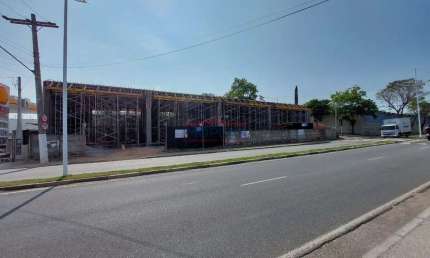 Salão comercial, com vagas rotativas, para Locação na Lucas em Atibaia/SP
