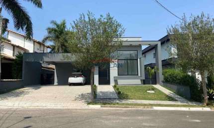 Casa Térrea de Alto Padrão no Condomínio Shambala II - Atibaia