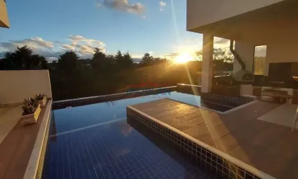 Projeto Moderno e Design arrojado numa casa totalmente térrea em Condominio