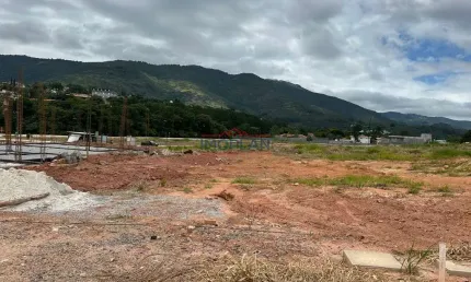Terreno à venda na Vila Petrópolis, Atibaia 