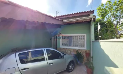 Casa à venda em Atibaia com 2 dormitórios e 1 suíte