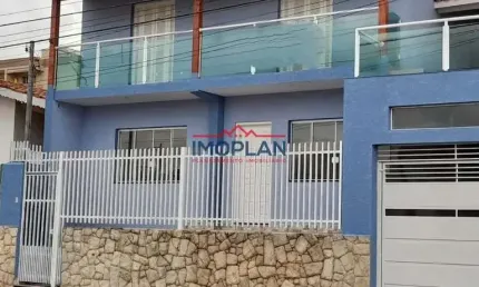 Linda casa com 3 Dormitórios sendo 1 suíte 230m²  em uma ótima localização de At