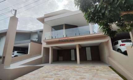 Casa térrea à venda em Atibaia, condomínio de alto padrão, com 3 dormitórios e 3