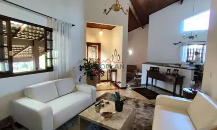 Casa térrea à venda na Vila Petrópolis em Atibaia – SP.