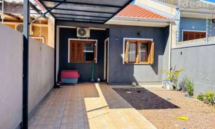Casa com 2 dormitórios à venda, 55 m² por R$ 300.000,00 - Lomba da Palmeira - Sapucaia do Sul/RS