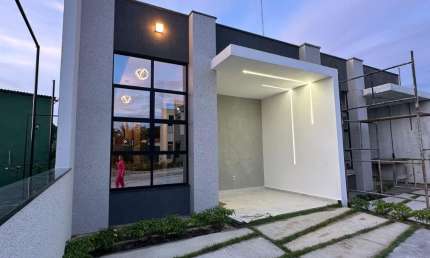 Casas planas em Condomínio fechado com lazer completo.
