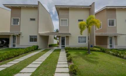 Condomínio Grand Essence  Casa Duplex decorada localizada a apenas uma quadra da CE 040.