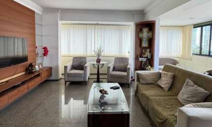 Apartamento com excelente localização no bairro cocó