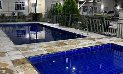 APARTAMENTO EM MESSEJANA COM ÁREA DE LAZER COMPLETA E MÓVEIS PROJETADOS.