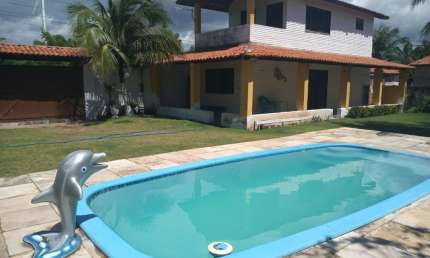 Vende - se Duas Casas Conjugadas com Piscina no Centro da Taiba
