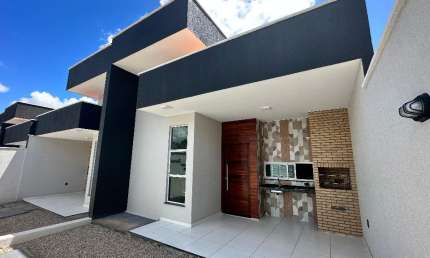 CASA PLANA COM 3 QUARTOS  HÁ 2 MINUTOS DA MISTER HULL