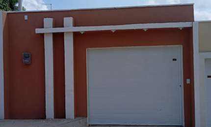 Linda casa plana pronta pra morar no bairro Monguba Pacatuba próximo a serra e próximo a empresa Heineken e ao Mix Mateus do Maracanaú com excelente espaço físico...