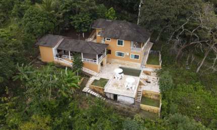Vendo Sitio no pé da Serra de  Pacatuba com Casa porteira fechada  com capacidade pra 30 pessoas