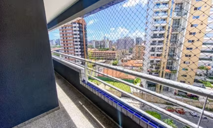 Apartamento com 3 quartos para alugar na R. Dr. Gilberto Studar, 488, Cocó, Fortaleza
