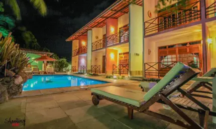 Pousada á venda em paracuru com 13 suites, piscina e estacionamento